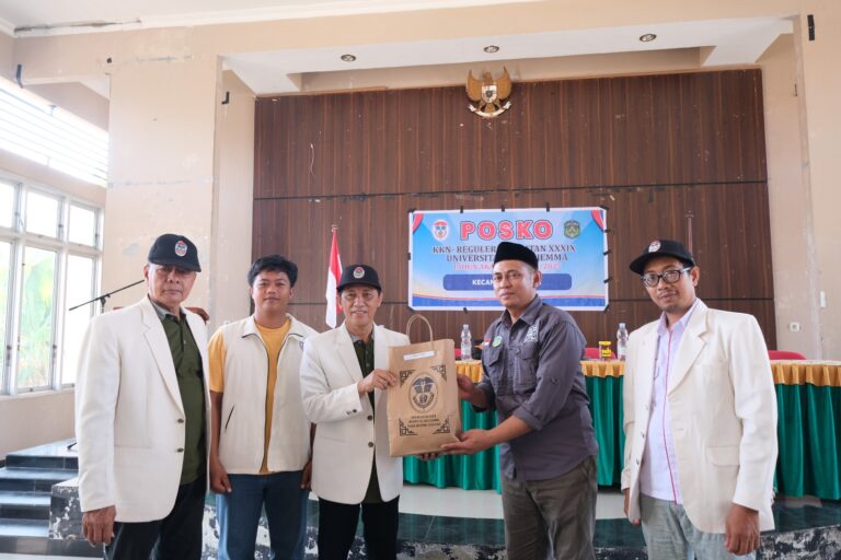 Rektor Universitas Andi Djemma Kunjungi Lokasi KKN Angkatan 39 Tahun 2024 di Kecamatan Tomoni, Kabupaten Luwu Timur