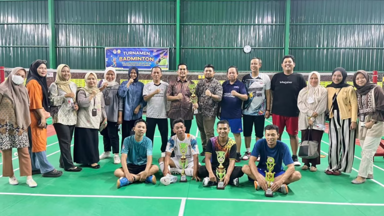Rektor Unanda Turun di Final Turnamen Badminton Milad ke-28