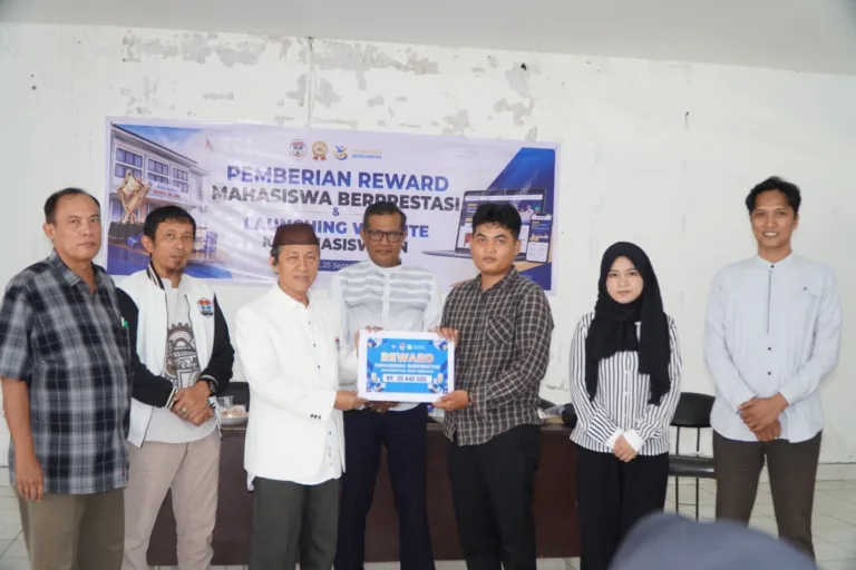 UNANDA Beri Reward Mahasiswa Berprestasi, Resmikan Website Kemahasiswaan